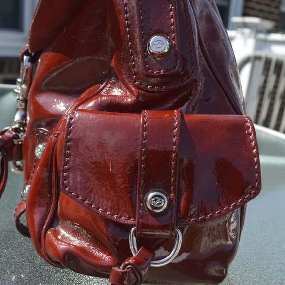 Francesco Biasia ruby red patent leather purse with suede interior front flap - Picture 3 of 11